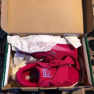 NWT Puma Suede Pink Ribbon Detail Kids Sneaker